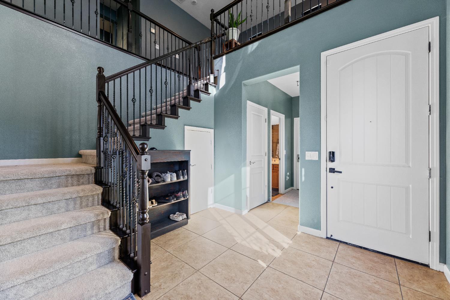 Detail Gallery Image 6 of 39 For 5953 Pebblestone Way, Stockton,  CA 95219 - 4 Beds | 3 Baths