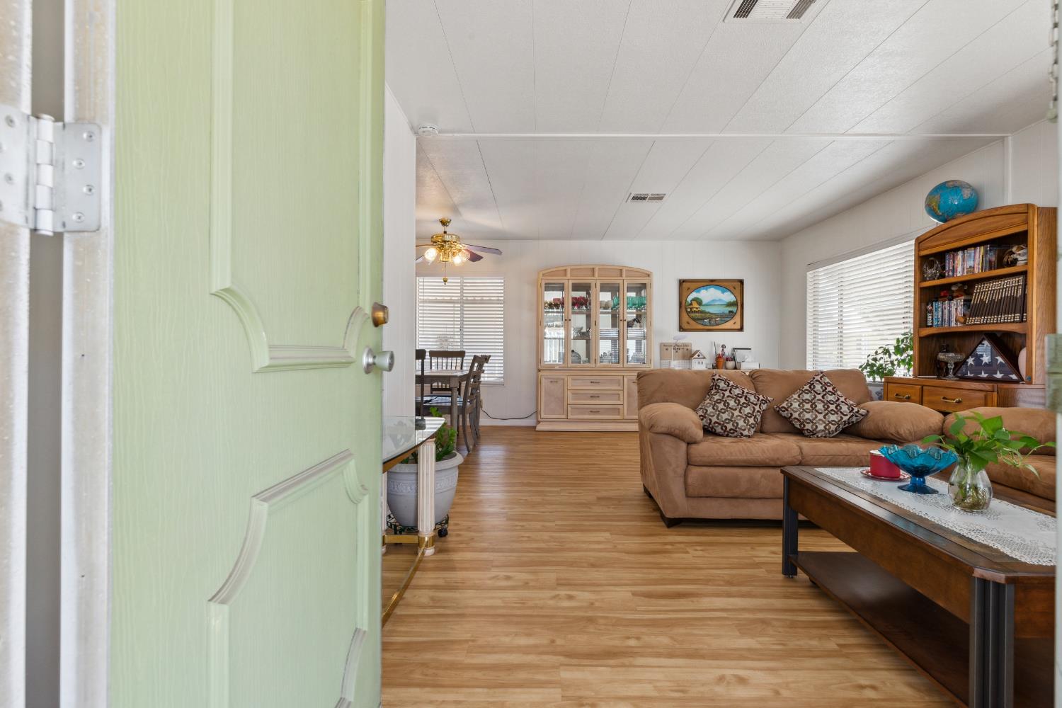 Detail Gallery Image 3 of 23 For 3932 Surfside Dr, Modesto,  CA 95355 - 2 Beds | 2 Baths