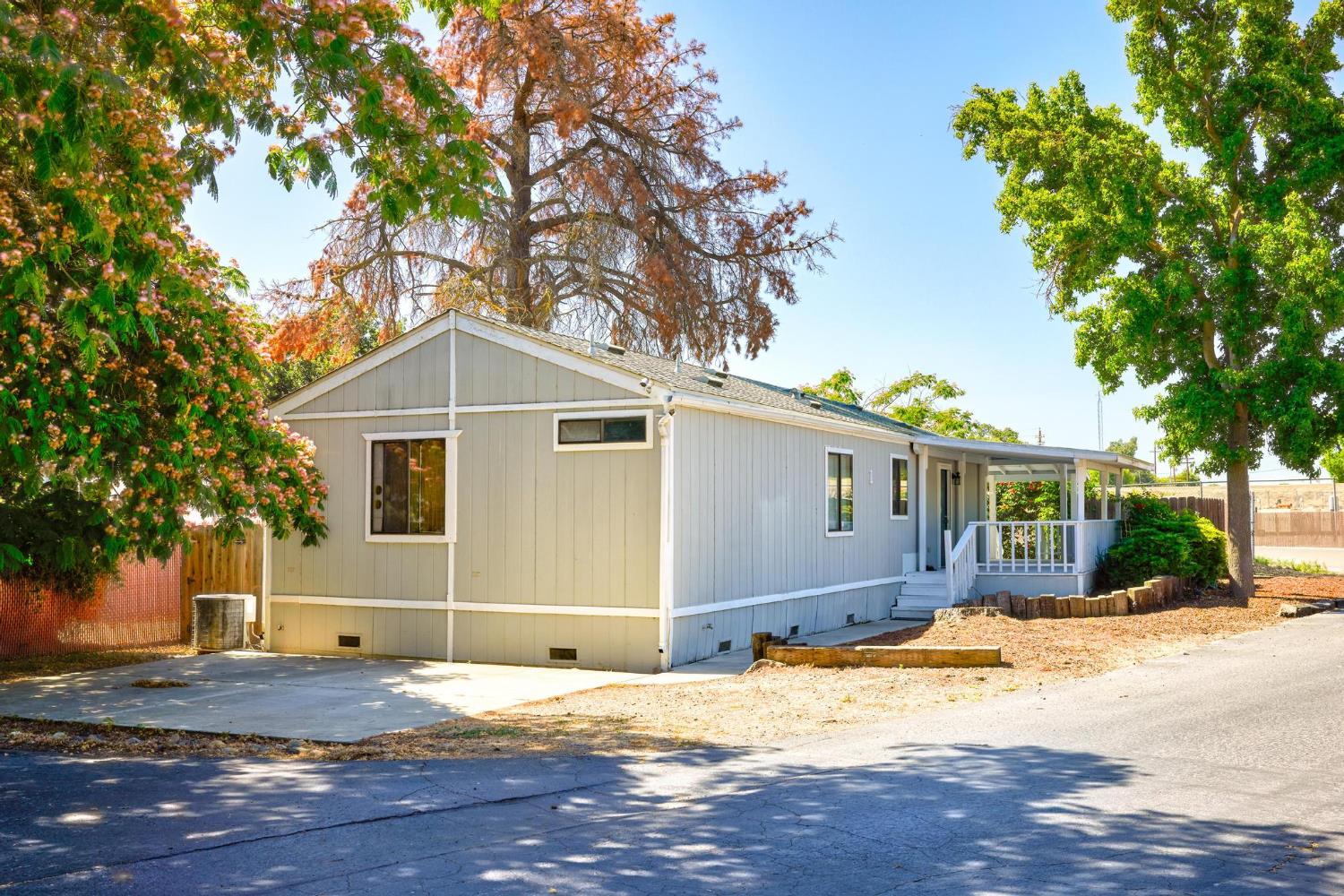 Detail Gallery Image 1 of 28 For 4399 Aplicella Ct 1, Manteca,  CA 95337 - 2 Beds | 2 Baths