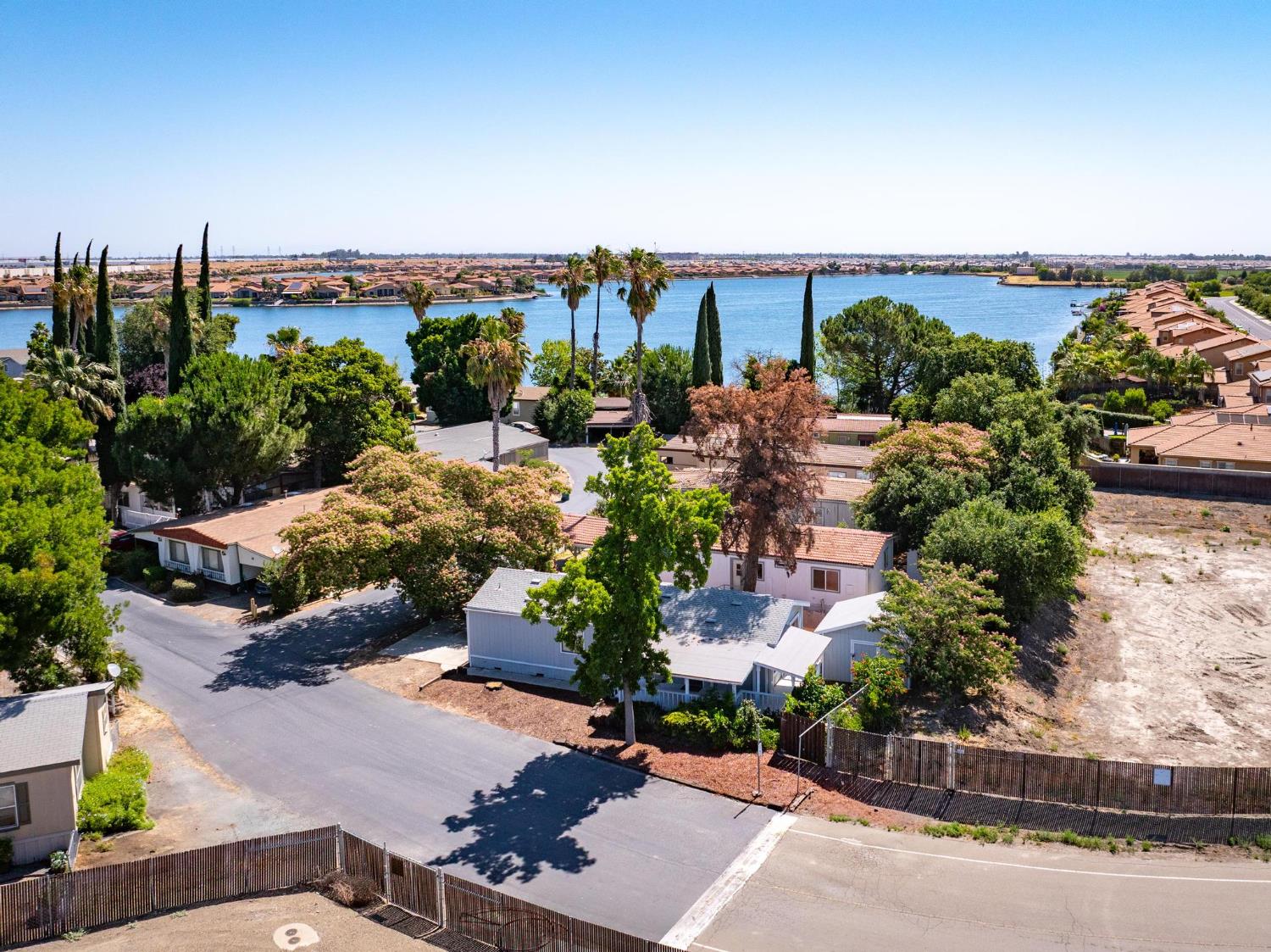 Detail Gallery Image 3 of 28 For 4399 Aplicella Ct 1, Manteca,  CA 95337 - 2 Beds | 2 Baths
