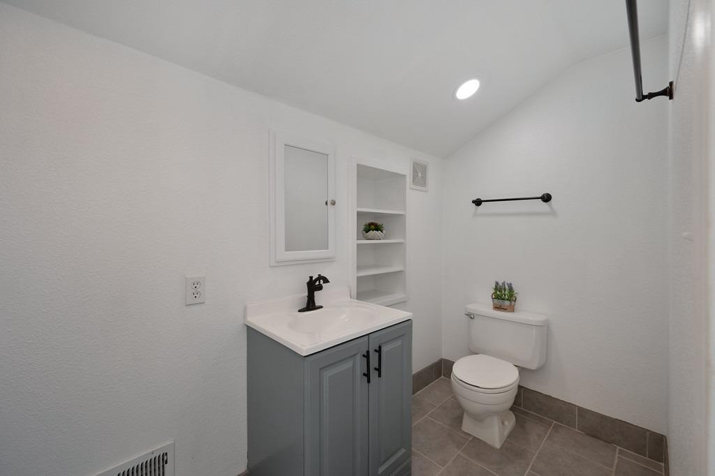 Detail Gallery Image 33 of 93 For 3656 Hokan Ln, Wheatland,  CA 95692 - 6 Beds | 4 Baths