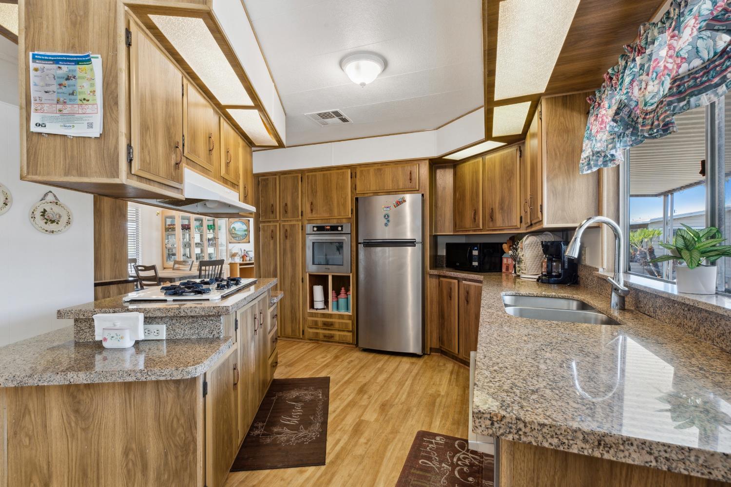 Detail Gallery Image 9 of 23 For 3932 Surfside Dr, Modesto,  CA 95355 - 2 Beds | 2 Baths