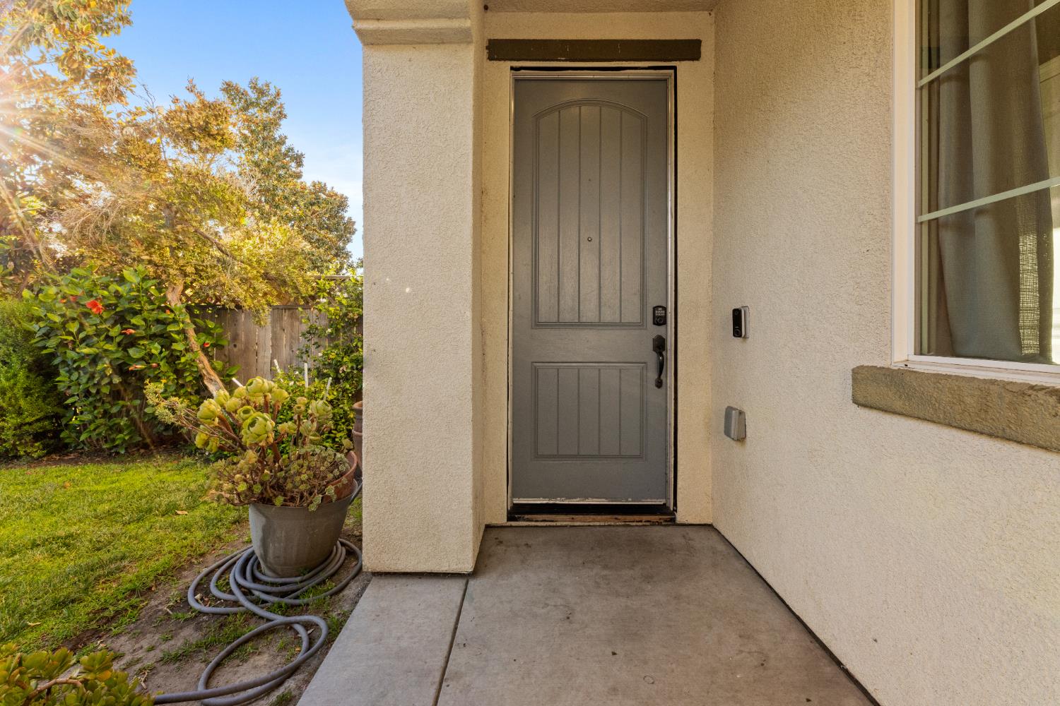 Detail Gallery Image 4 of 39 For 5953 Pebblestone Way, Stockton,  CA 95219 - 4 Beds | 3 Baths