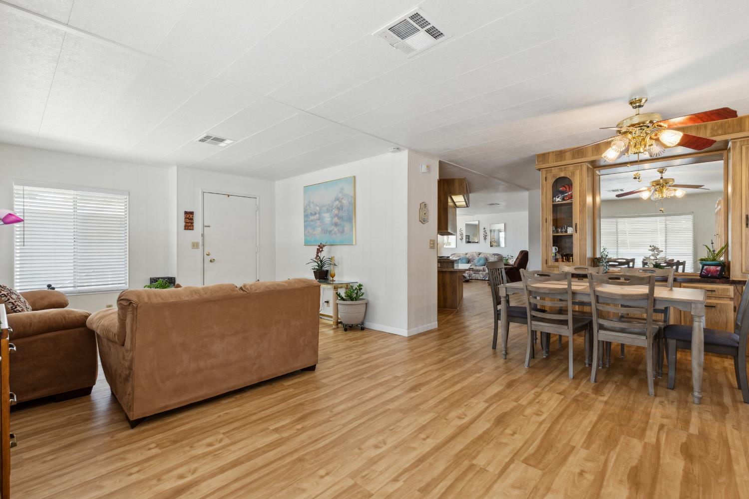 Detail Gallery Image 4 of 23 For 3932 Surfside Dr, Modesto,  CA 95355 - 2 Beds | 2 Baths