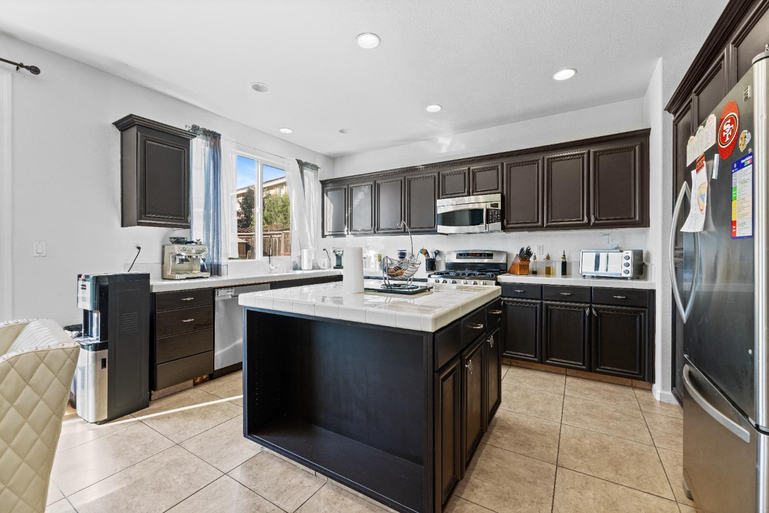 Detail Gallery Image 15 of 39 For 5953 Pebblestone Way, Stockton,  CA 95219 - 4 Beds | 3 Baths