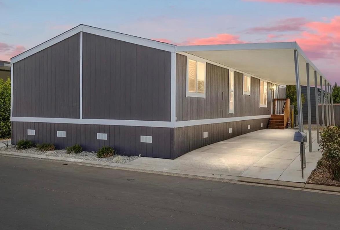 Detail Gallery Image 1 of 24 For 2240 Golden Oak Ln 81, Merced,  CA 95341 - 3 Beds | 2 Baths
