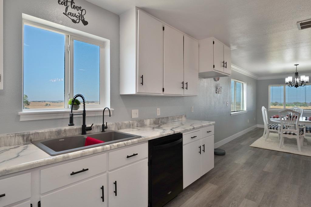 Detail Gallery Image 14 of 93 For 3656 Hokan Ln, Wheatland,  CA 95692 - 6 Beds | 4 Baths