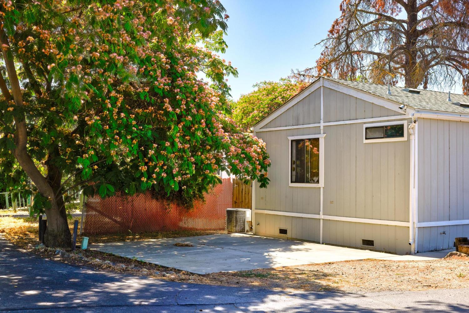 Detail Gallery Image 4 of 28 For 4399 Aplicella Ct 1, Manteca,  CA 95337 - 2 Beds | 2 Baths