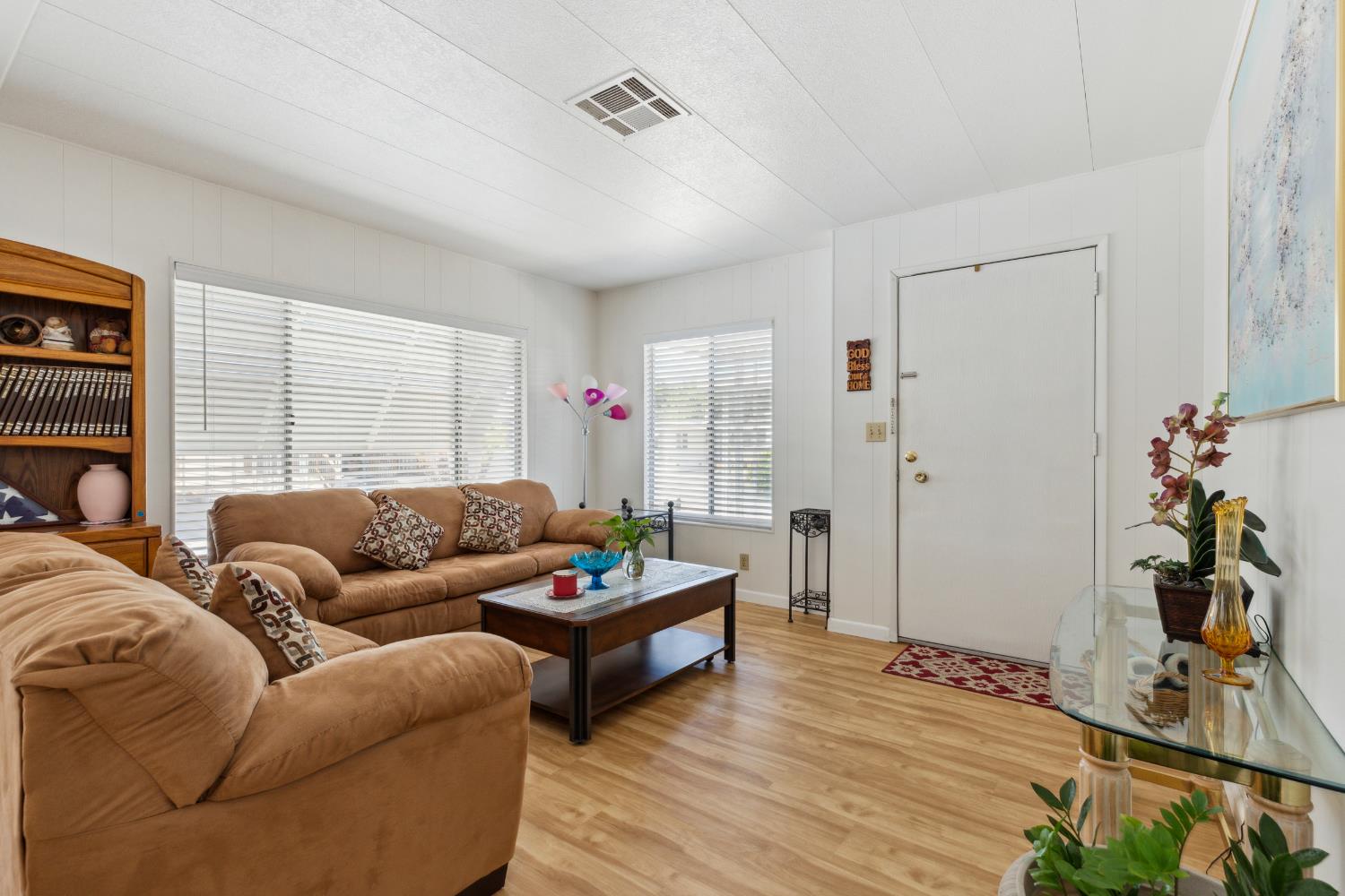 Detail Gallery Image 5 of 23 For 3932 Surfside Dr, Modesto,  CA 95355 - 2 Beds | 2 Baths