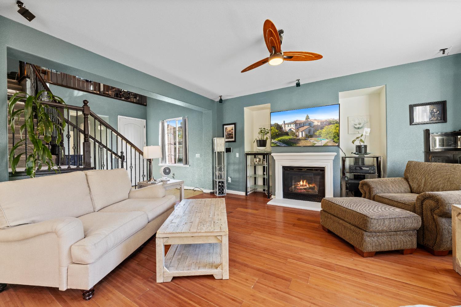 Detail Gallery Image 12 of 39 For 5953 Pebblestone Way, Stockton,  CA 95219 - 4 Beds | 3 Baths