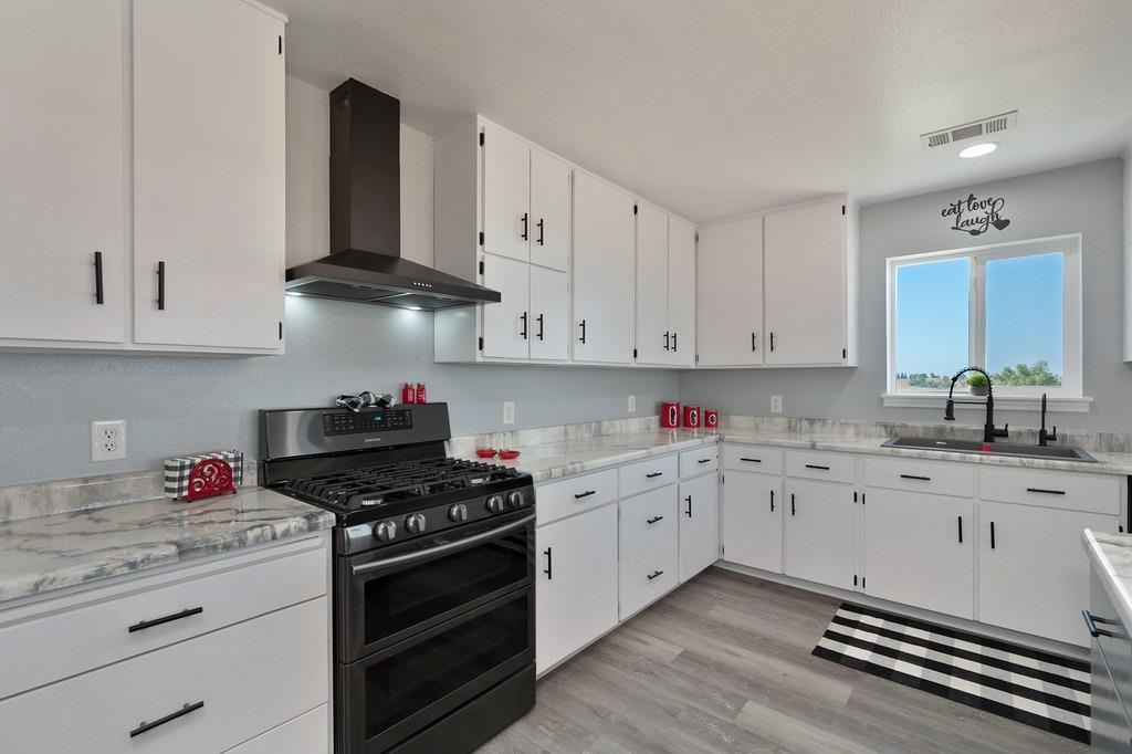 Detail Gallery Image 11 of 93 For 3656 Hokan Ln, Wheatland,  CA 95692 - 6 Beds | 4 Baths