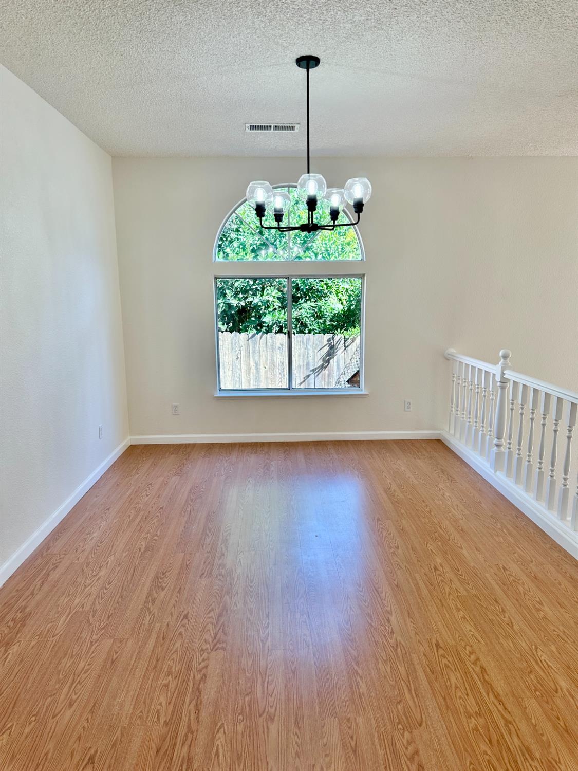 Detail Gallery Image 8 of 32 For 3017 Ambleside Way, Ceres,  CA 95307 - 4 Beds | 3 Baths