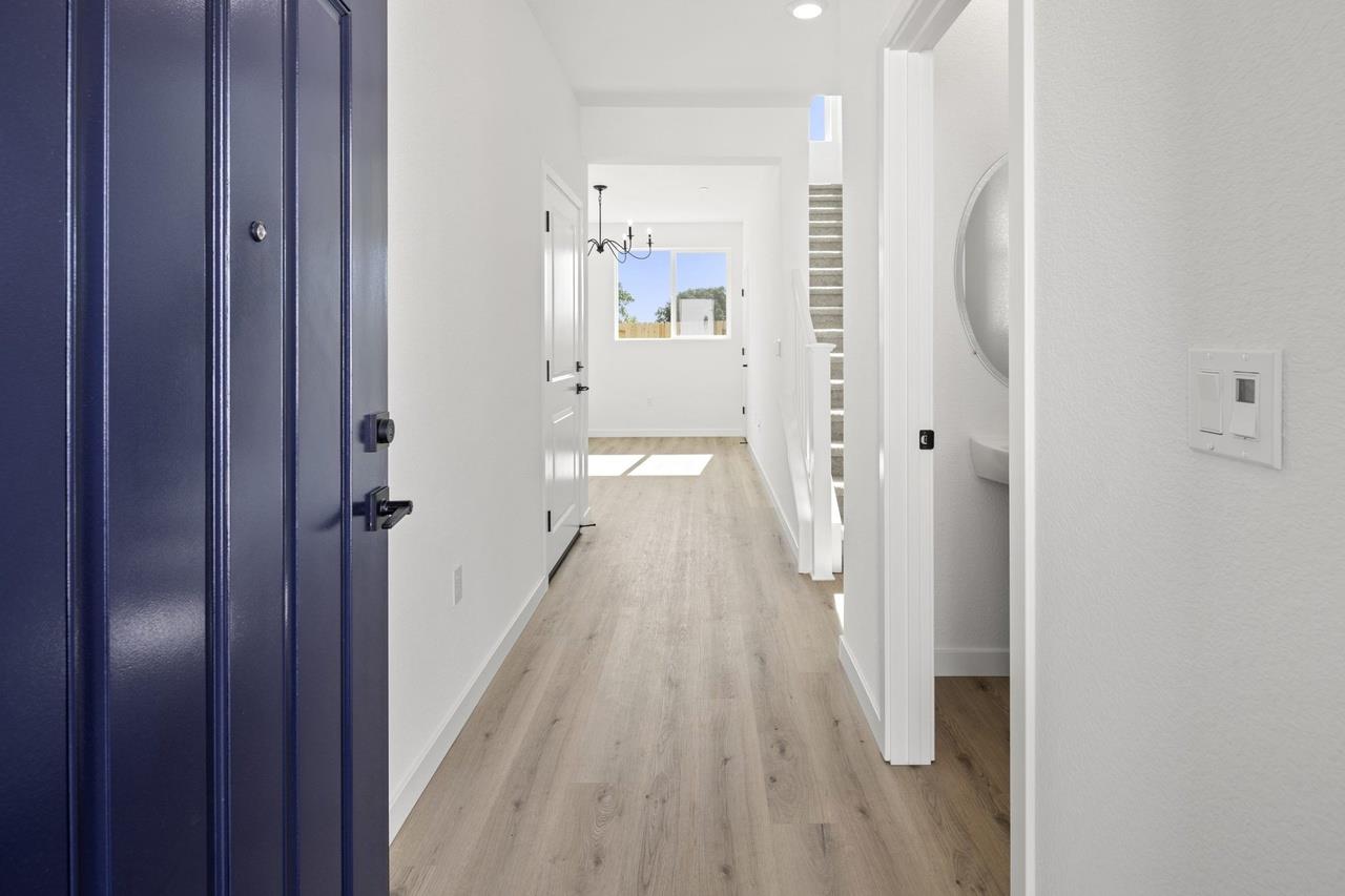 Detail Gallery Image 4 of 19 For 872 E Pecan Tree Ln #1,  Galt,  CA 95632 - 3 Beds | 2/1 Baths