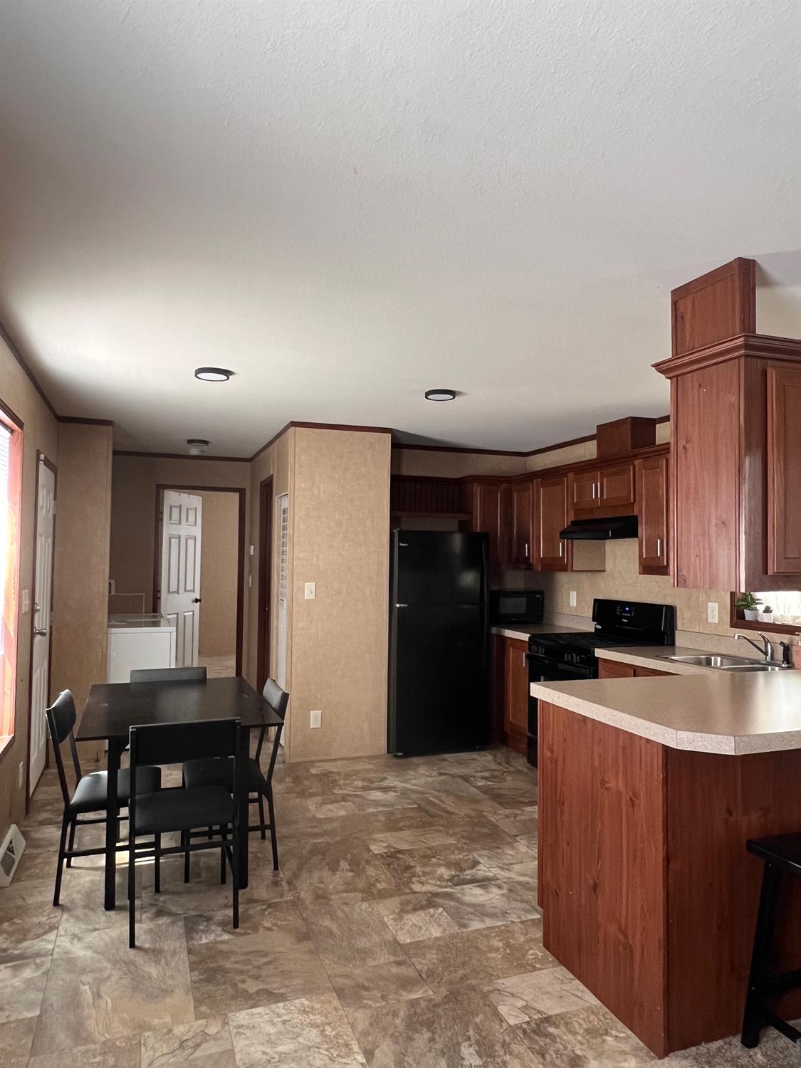 Detail Gallery Image 5 of 14 For 116 Village Cir, Sacramento,  CA 95838 - 2 Beds | 1 Baths