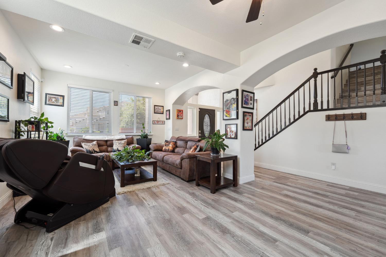 Detail Gallery Image 8 of 52 For 793 Amy Way, Manteca,  CA 95337 - 5 Beds | 3 Baths