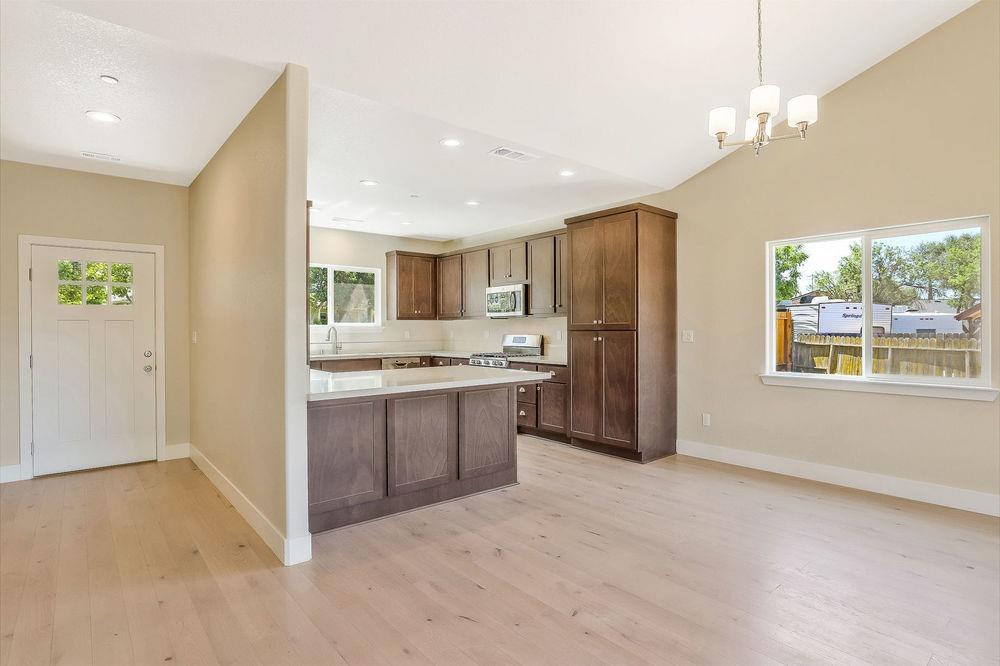 Detail Gallery Image 5 of 15 For 600 Valley View Dr, Oakdale,  CA 95361 - 3 Beds | 2 Baths