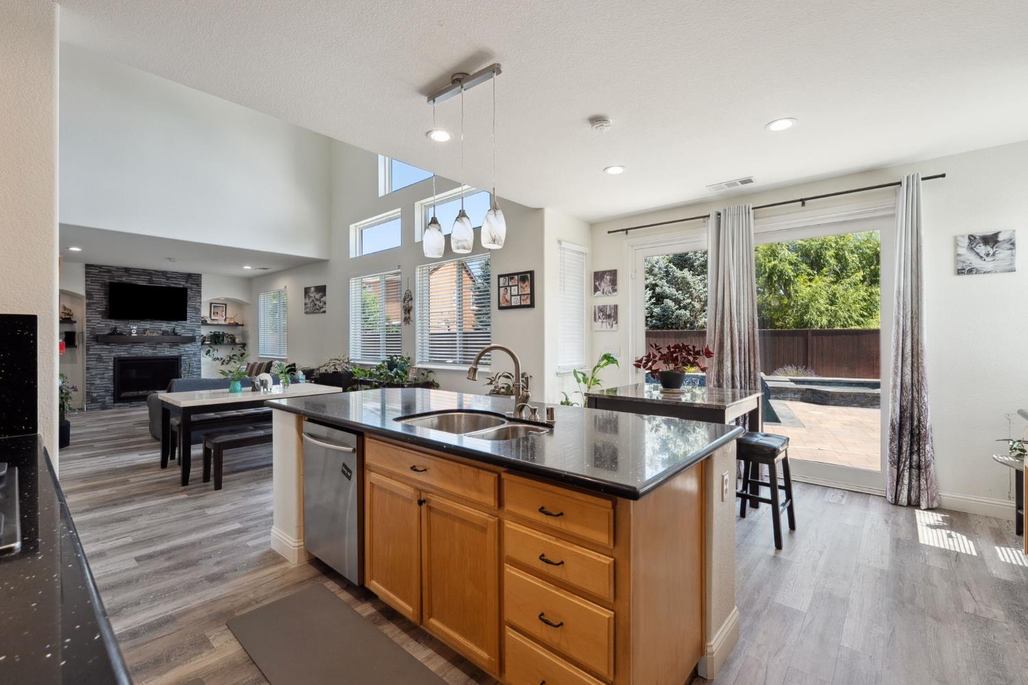 Detail Gallery Image 15 of 52 For 793 Amy Way, Manteca,  CA 95337 - 5 Beds | 3 Baths