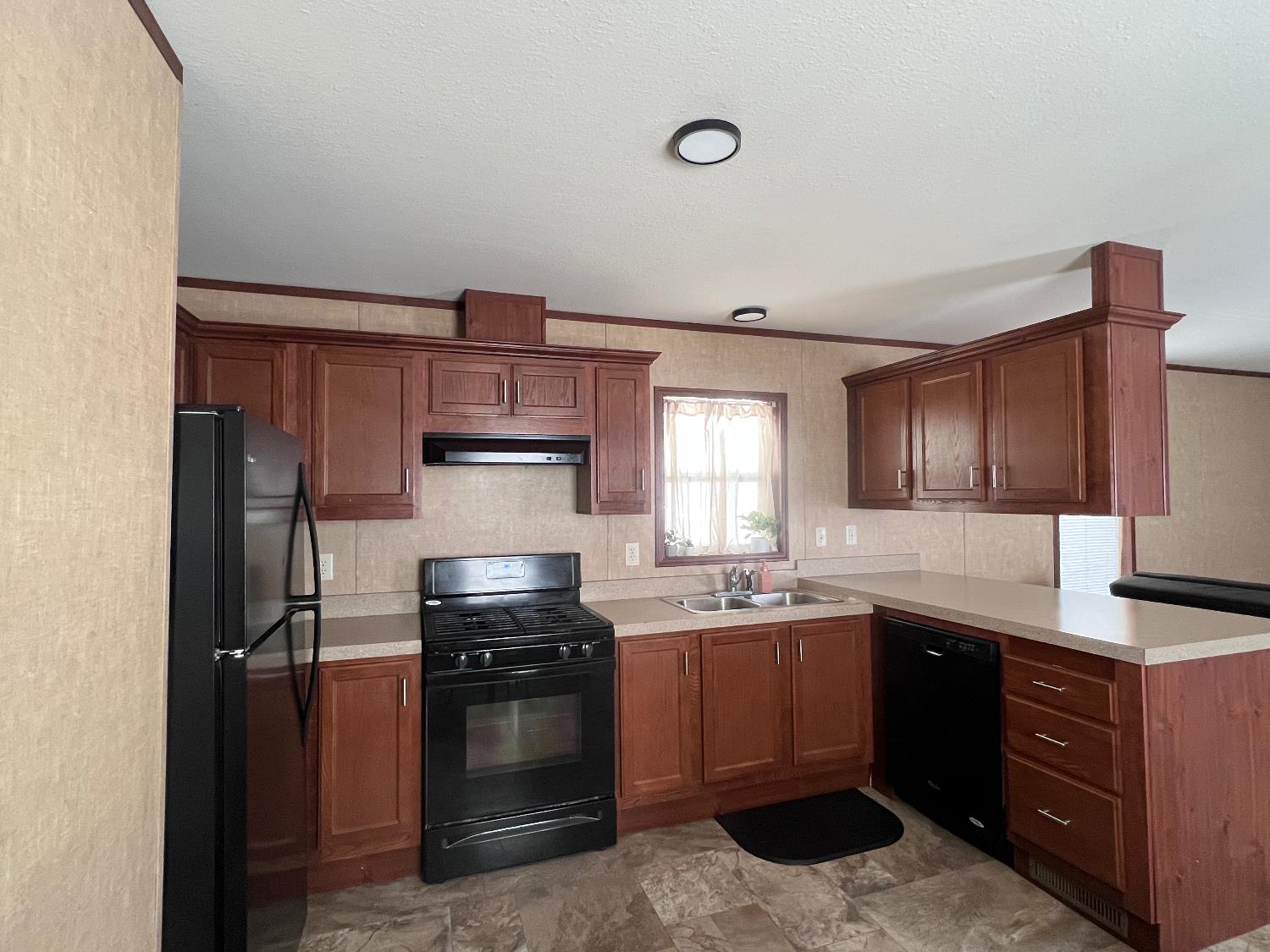 Detail Gallery Image 6 of 14 For 116 Village Cir, Sacramento,  CA 95838 - 2 Beds | 1 Baths