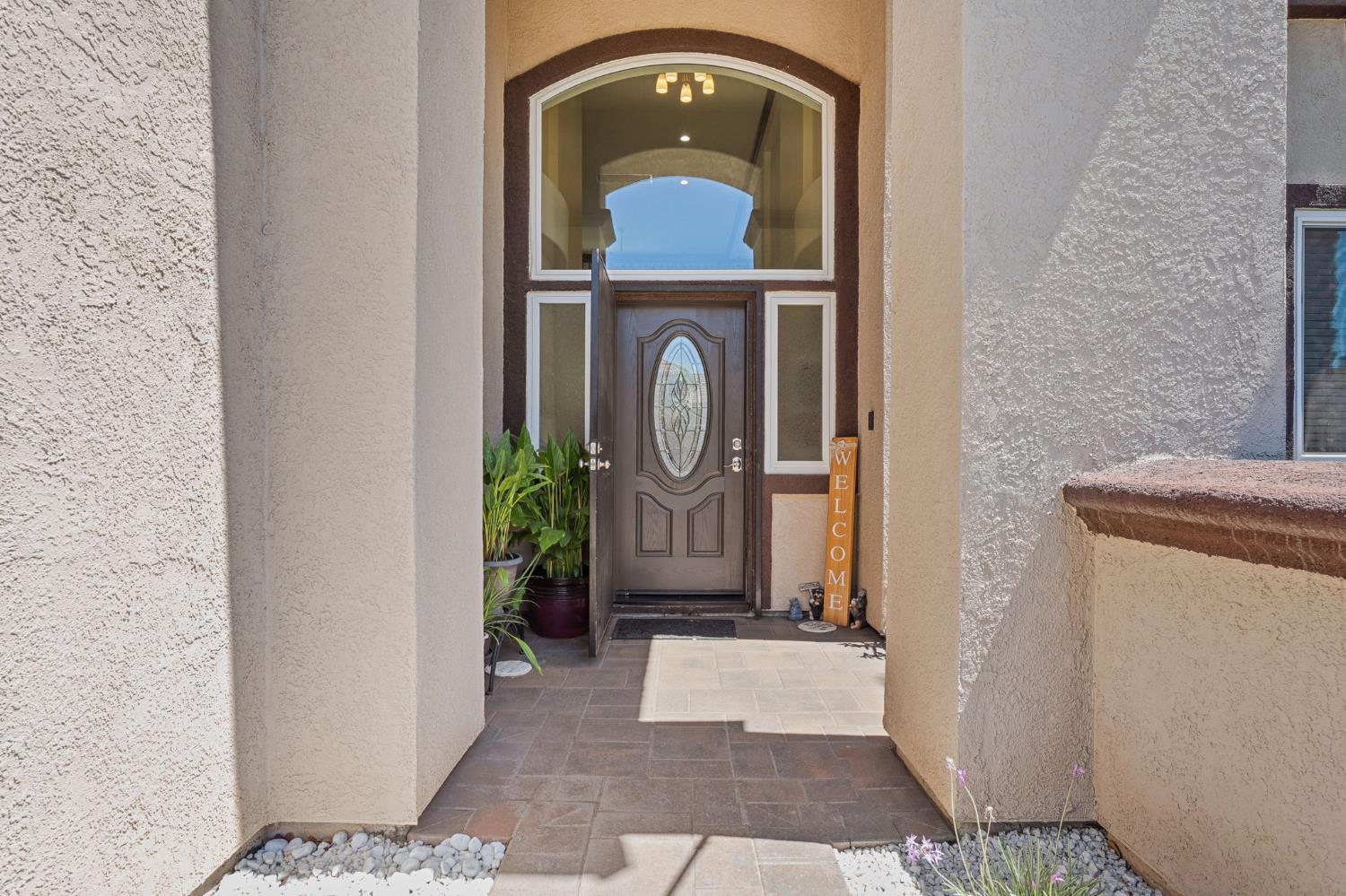 Detail Gallery Image 5 of 52 For 793 Amy Way, Manteca,  CA 95337 - 5 Beds | 3 Baths