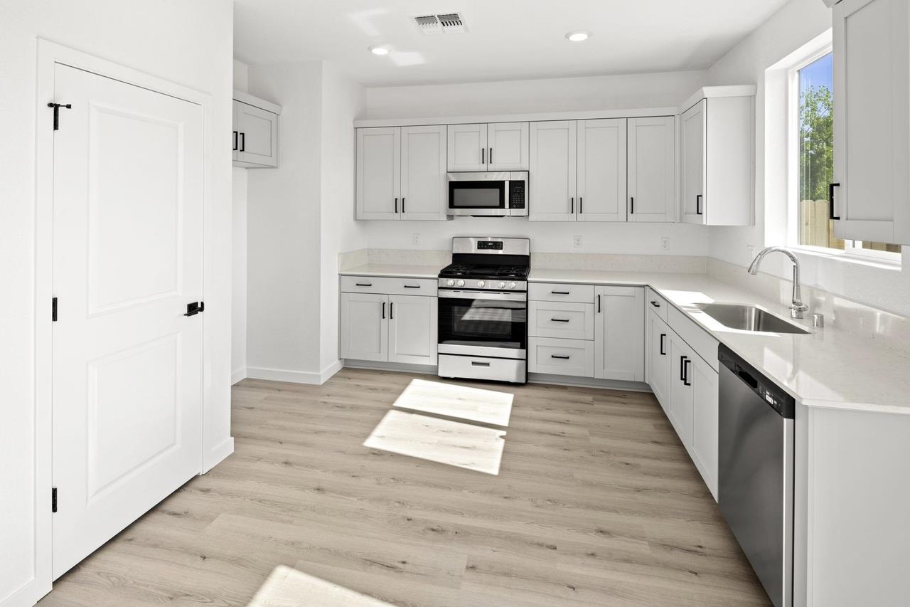Detail Gallery Image 8 of 19 For 872 E Pecan Tree Ln #1,  Galt,  CA 95632 - 3 Beds | 2/1 Baths