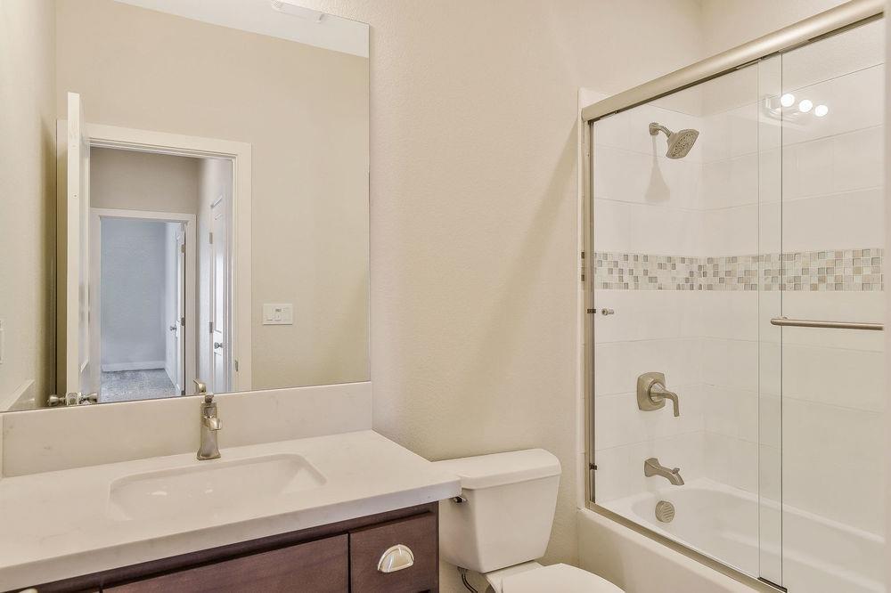 Detail Gallery Image 8 of 15 For 600 Valley View Dr, Oakdale,  CA 95361 - 3 Beds | 2 Baths