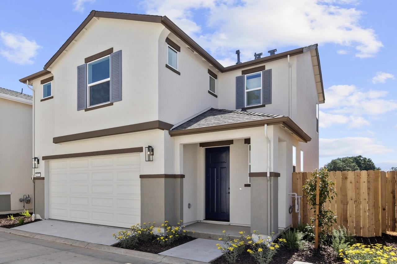 Detail Gallery Image 1 of 19 For 872 E Pecan Tree Ln #1,  Galt,  CA 95632 - 3 Beds | 2/1 Baths