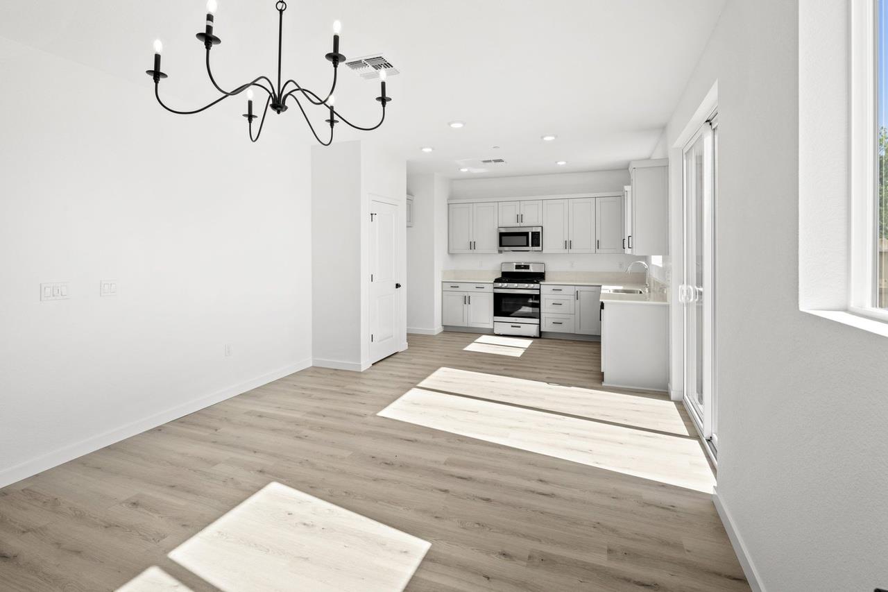Detail Gallery Image 9 of 19 For 872 E Pecan Tree Ln #1,  Galt,  CA 95632 - 3 Beds | 2/1 Baths