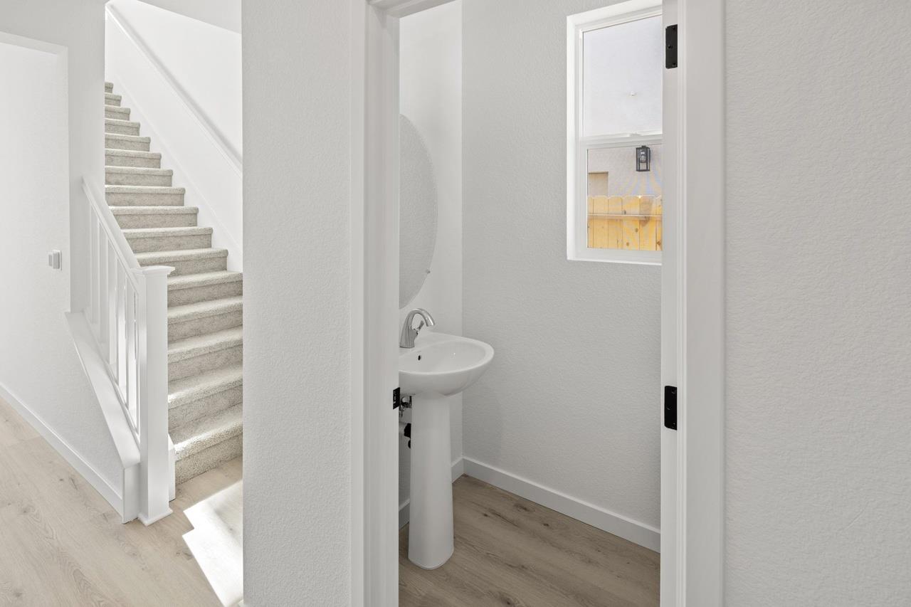 Detail Gallery Image 5 of 19 For 872 E Pecan Tree Ln #1,  Galt,  CA 95632 - 3 Beds | 2/1 Baths
