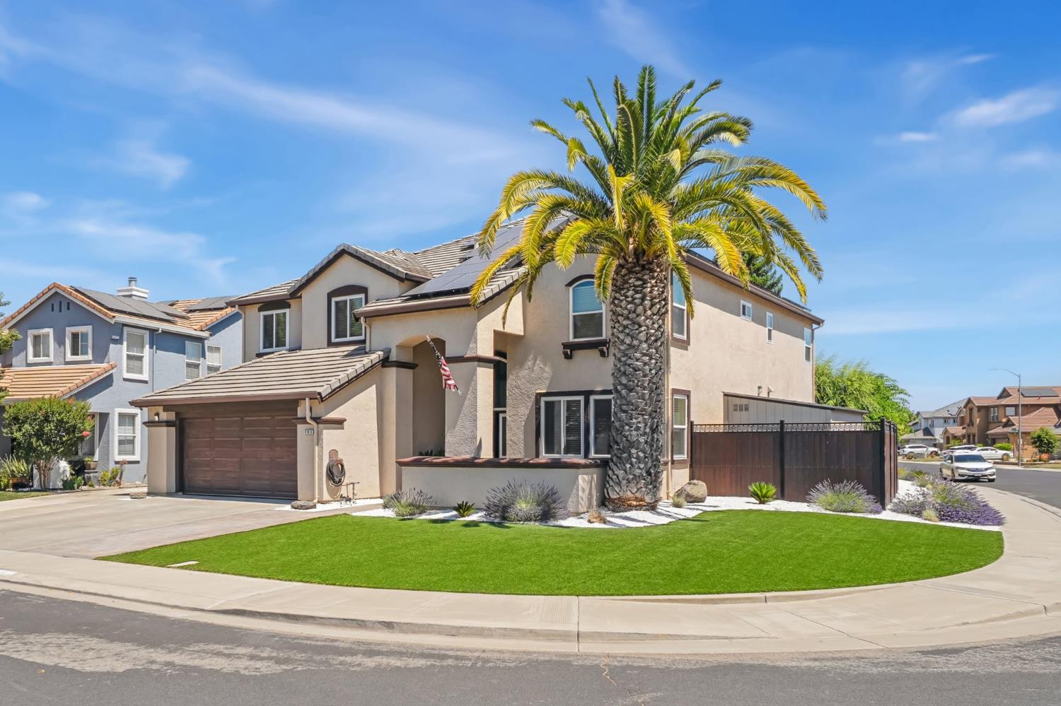 Detail Gallery Image 4 of 52 For 793 Amy Way, Manteca,  CA 95337 - 5 Beds | 3 Baths