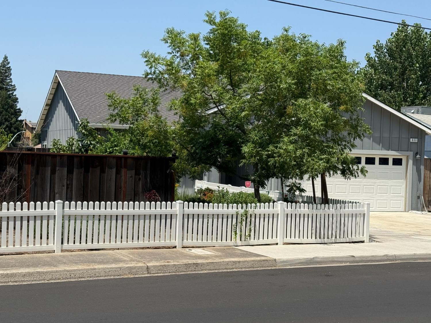 Detail Gallery Image 2 of 15 For 600 Valley View Dr, Oakdale,  CA 95361 - 3 Beds | 2 Baths