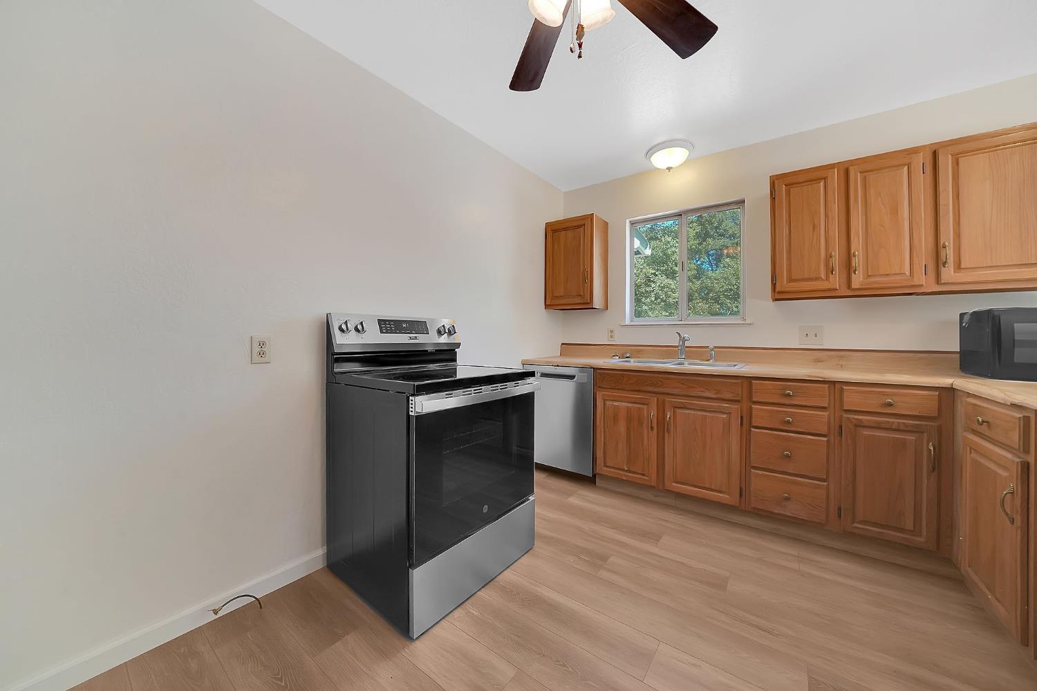 Detail Gallery Image 11 of 54 For 400 Centennial Mine Rd, West Point,  CA 95255 - 3 Beds | 2 Baths