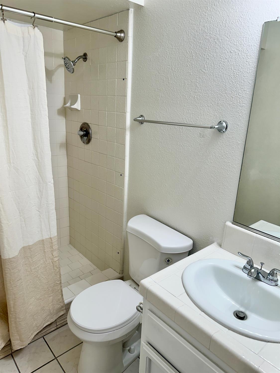Detail Gallery Image 14 of 32 For 3017 Ambleside Way, Ceres,  CA 95307 - 4 Beds | 3 Baths