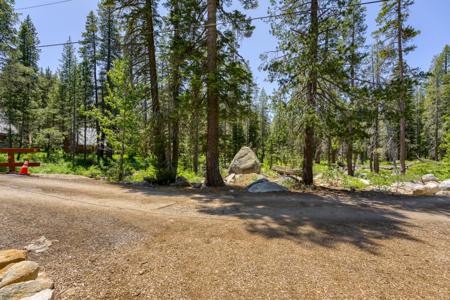 Detail Gallery Image 5 of 38 For 51515 Red Fir Dr, Soda Springs,  CA 95728 - – Beds | – Baths
