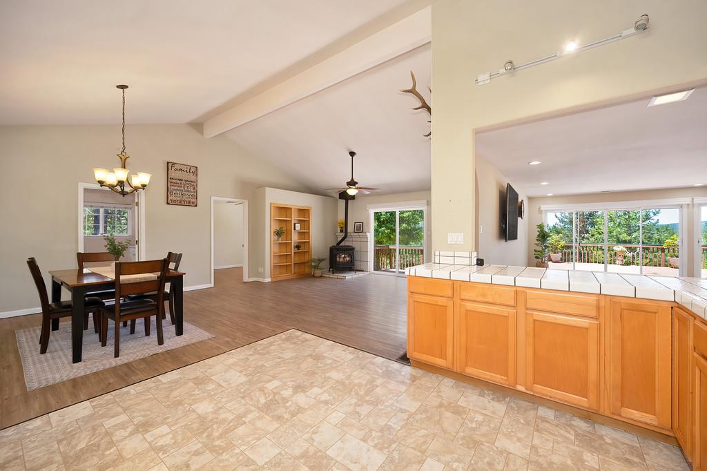 Detail Gallery Image 10 of 60 For 26375 Barb Wire Ln, Colfax,  CA 95713 - 3 Beds | 3 Baths