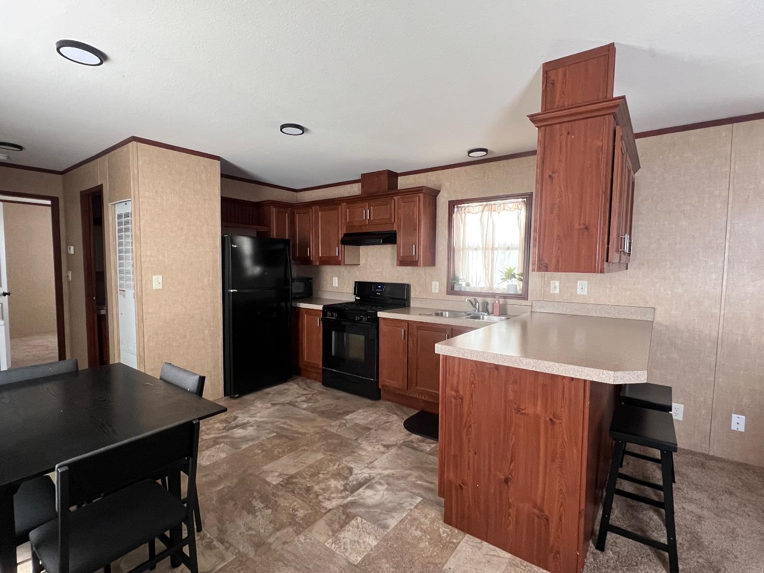 Detail Gallery Image 7 of 14 For 116 Village Cir, Sacramento,  CA 95838 - 2 Beds | 1 Baths