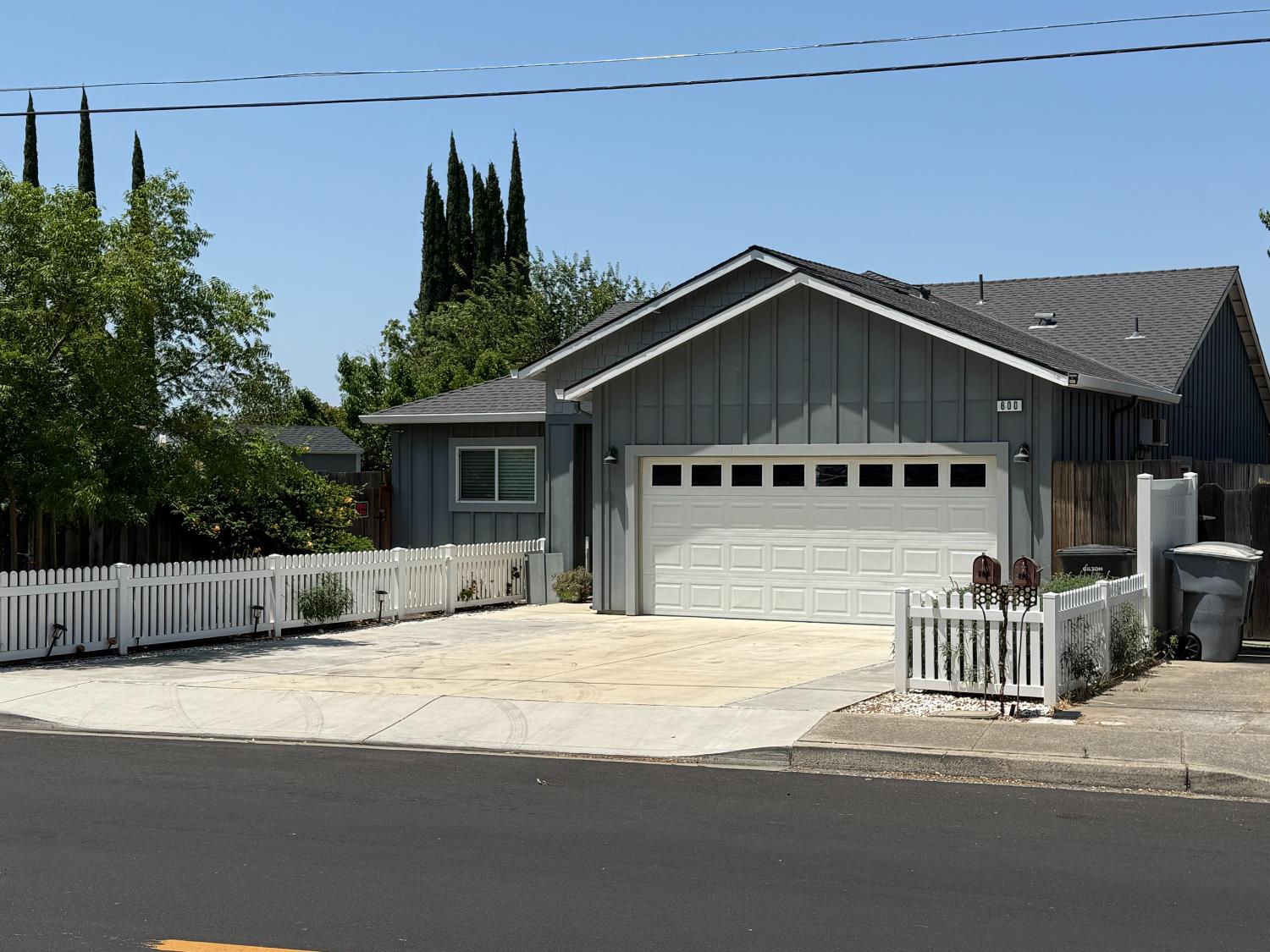 Detail Gallery Image 3 of 15 For 600 Valley View Dr, Oakdale,  CA 95361 - 3 Beds | 2 Baths