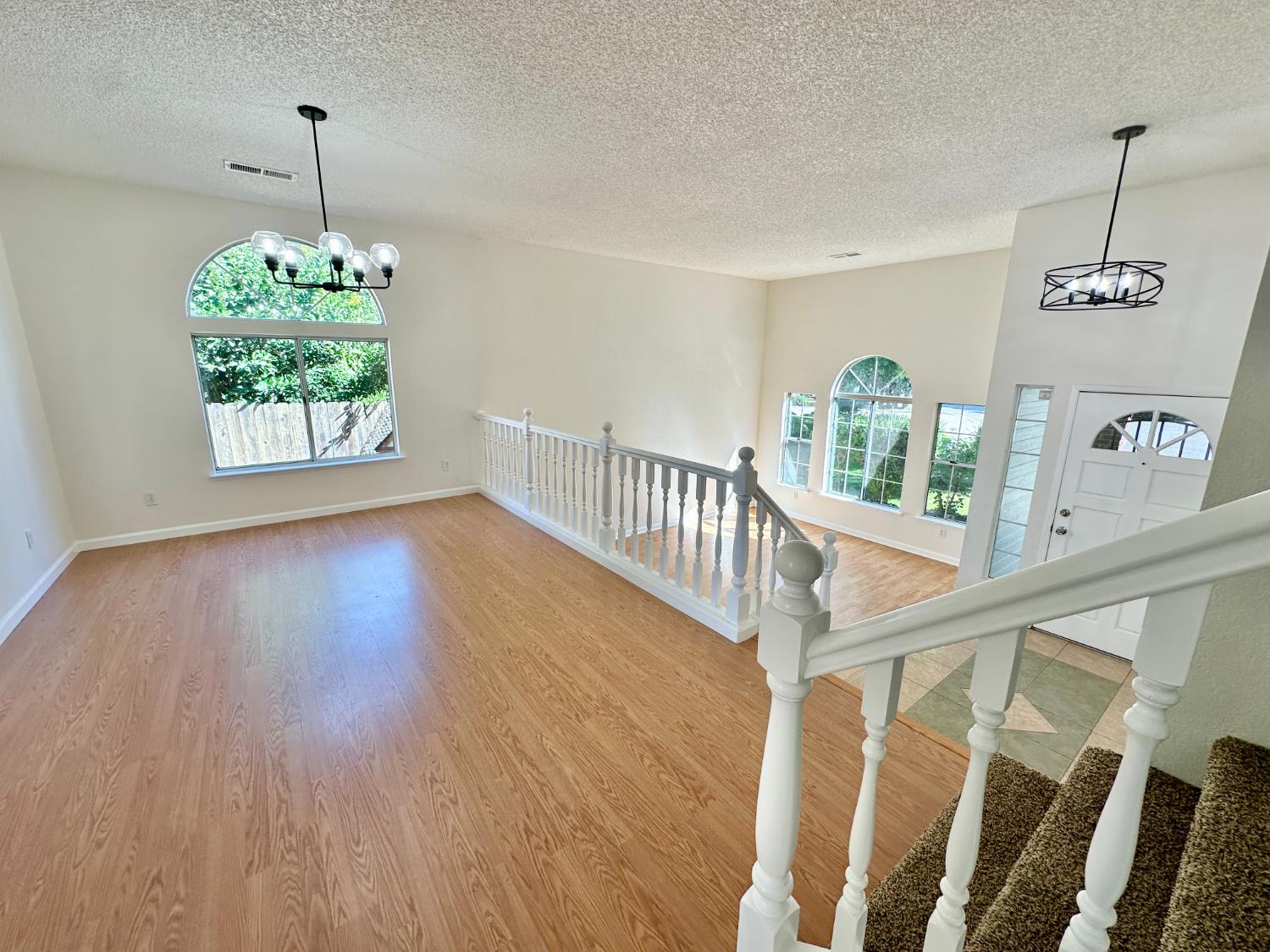 Detail Gallery Image 3 of 32 For 3017 Ambleside Way, Ceres,  CA 95307 - 4 Beds | 3 Baths