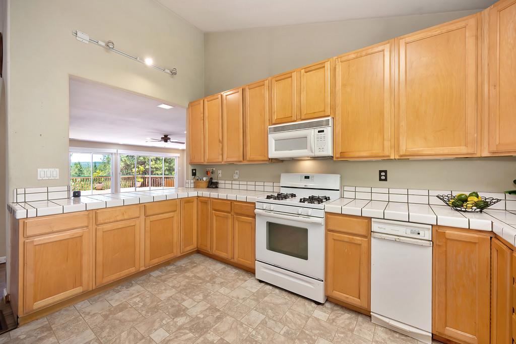 Detail Gallery Image 9 of 60 For 26375 Barb Wire Ln, Colfax,  CA 95713 - 3 Beds | 3 Baths