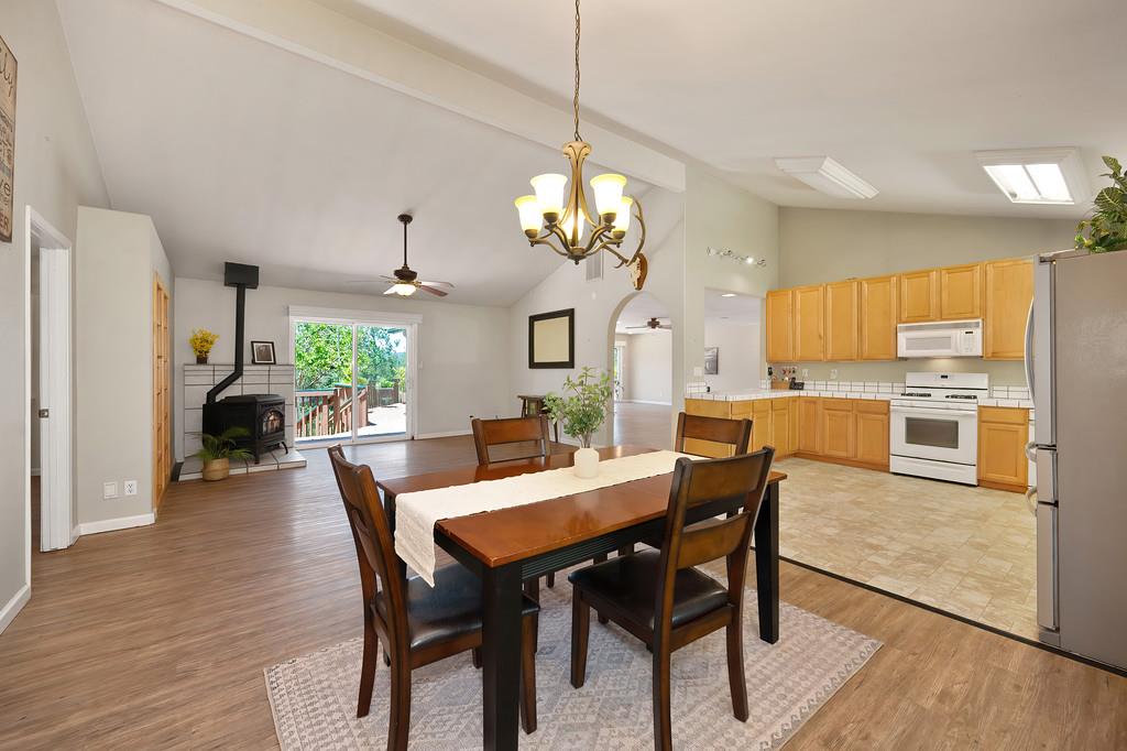 Detail Gallery Image 14 of 60 For 26375 Barb Wire Ln, Colfax,  CA 95713 - 3 Beds | 3 Baths