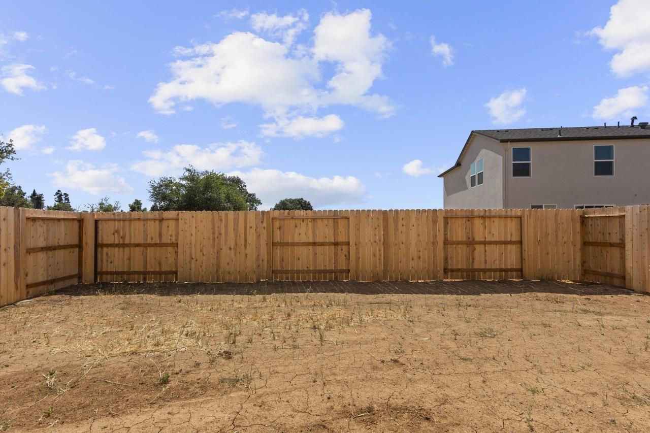 Detail Gallery Image 10 of 19 For 872 E Pecan Tree Ln #1,  Galt,  CA 95632 - 3 Beds | 2/1 Baths