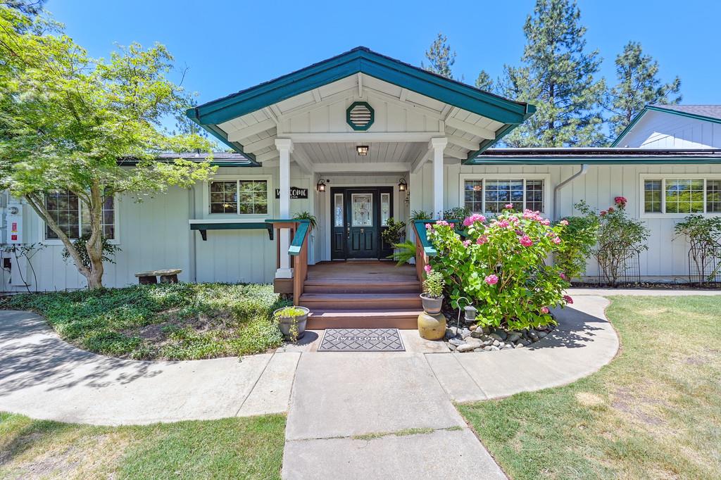 Detail Gallery Image 3 of 60 For 26375 Barb Wire Ln, Colfax,  CA 95713 - 3 Beds | 3 Baths