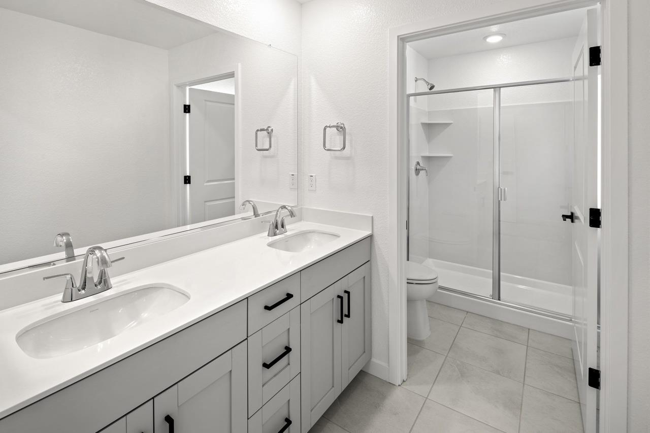 Detail Gallery Image 12 of 19 For 872 E Pecan Tree Ln #1,  Galt,  CA 95632 - 3 Beds | 2/1 Baths