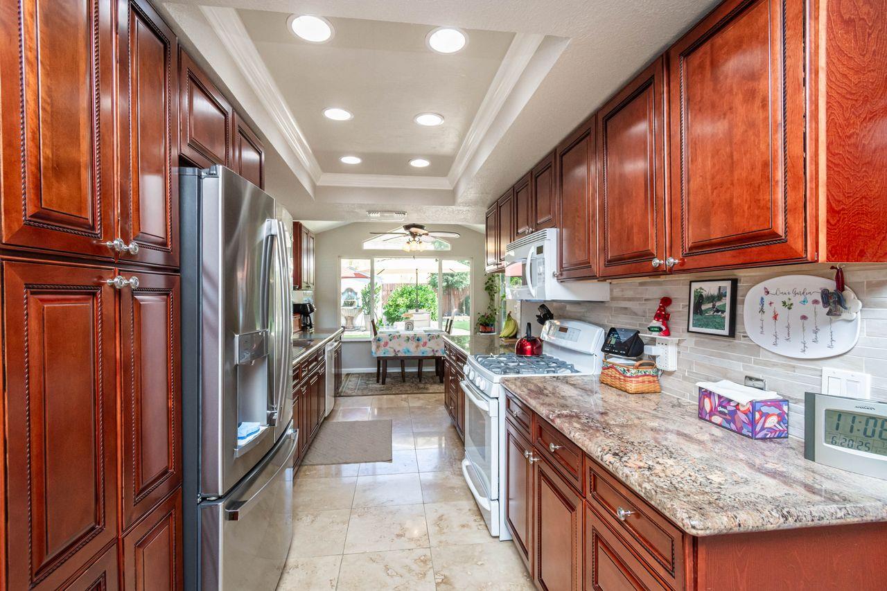 Detail Gallery Image 18 of 43 For 3009 Heirloom Way, Sacramento,  CA 95826 - 4 Beds | 2 Baths
