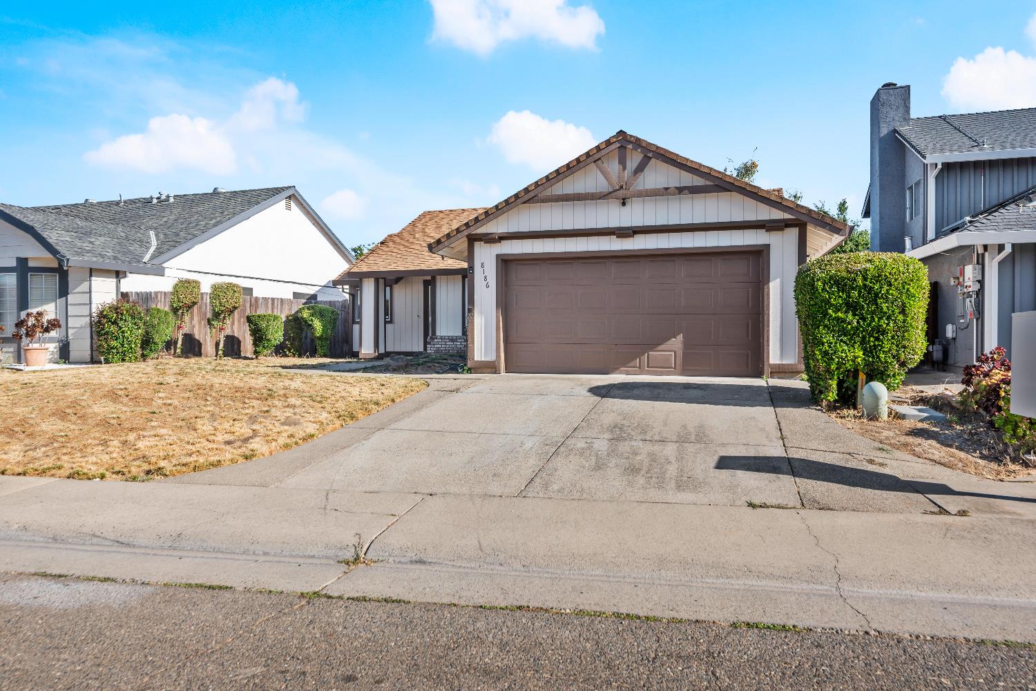 Detail Gallery Image 3 of 37 For 8186 Gustine Way, Sacramento,  CA 95828 - 3 Beds | 2 Baths