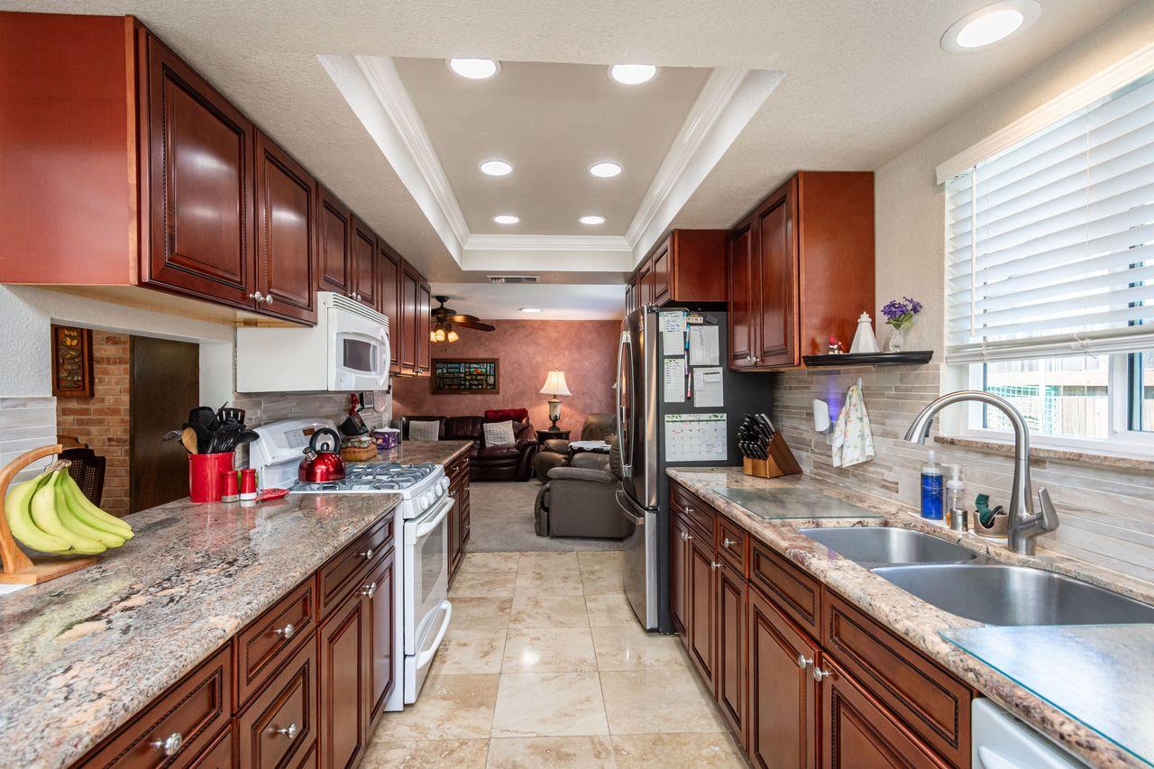 Detail Gallery Image 16 of 43 For 3009 Heirloom Way, Sacramento,  CA 95826 - 4 Beds | 2 Baths