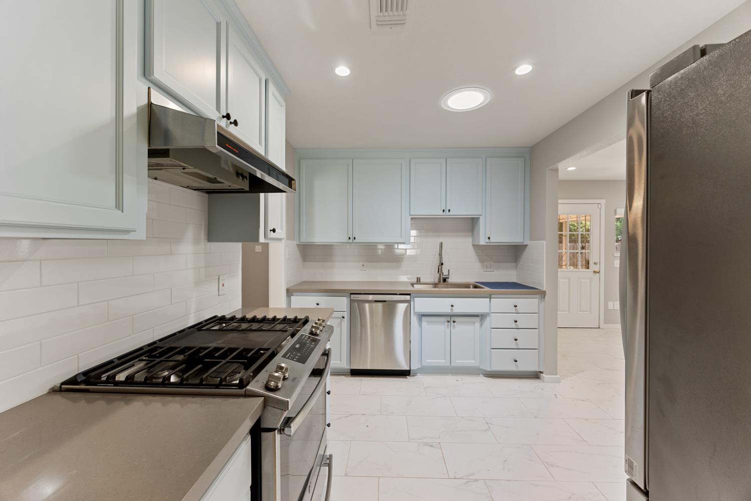 Detail Gallery Image 9 of 31 For 2743 Kroy Way, Sacramento,  CA 95817 - 3 Beds | 1 Baths