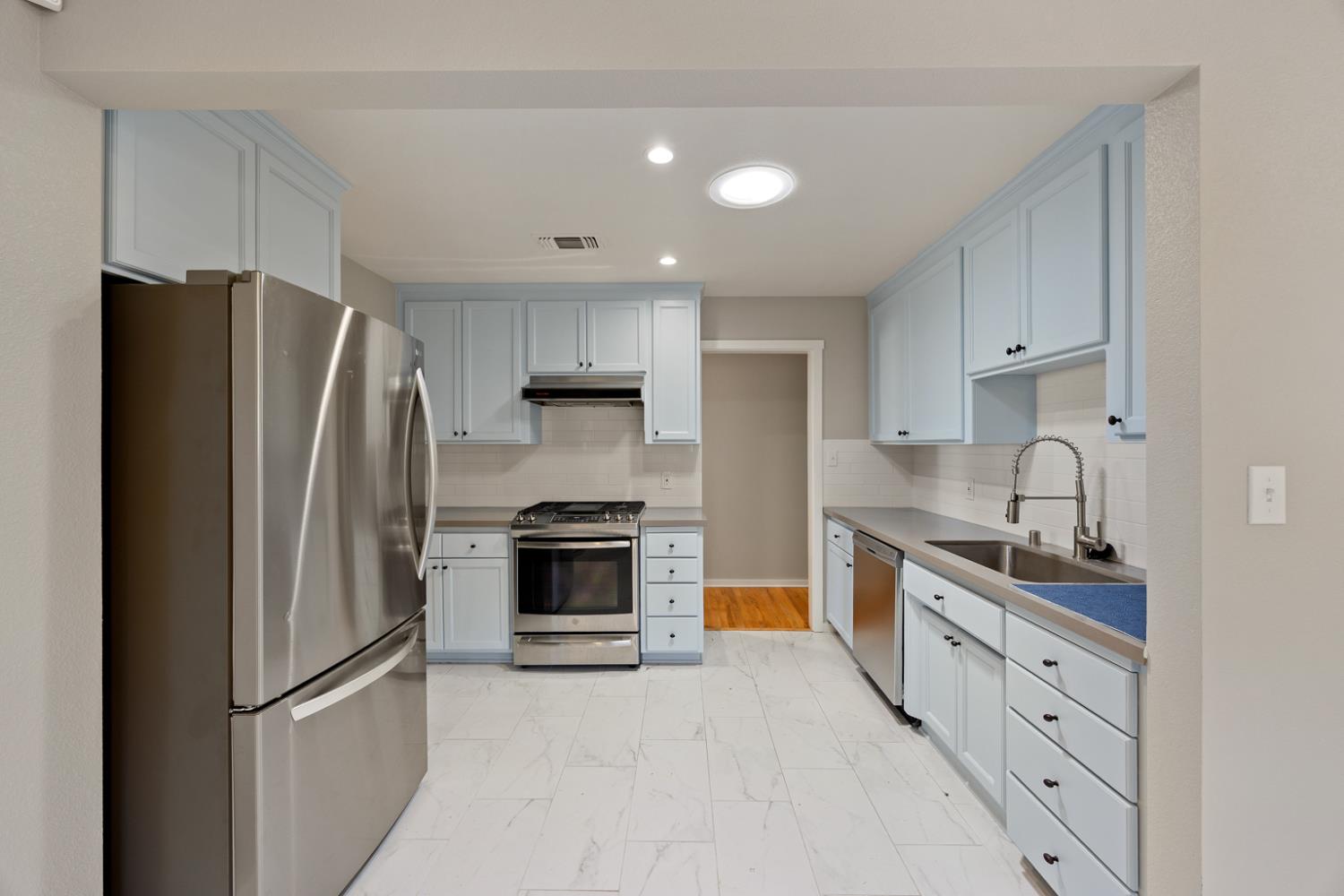 Detail Gallery Image 10 of 31 For 2743 Kroy Way, Sacramento,  CA 95817 - 3 Beds | 1 Baths