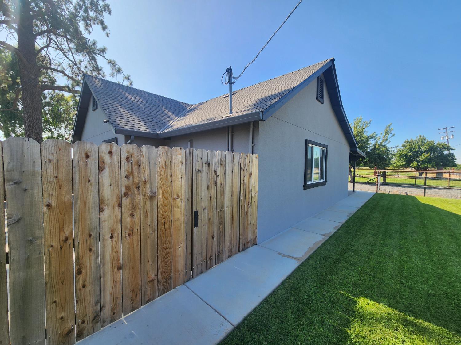 Detail Gallery Image 5 of 61 For 20383 Sutliff Rd, Escalon,  CA 95320 - 2 Beds | 1 Baths