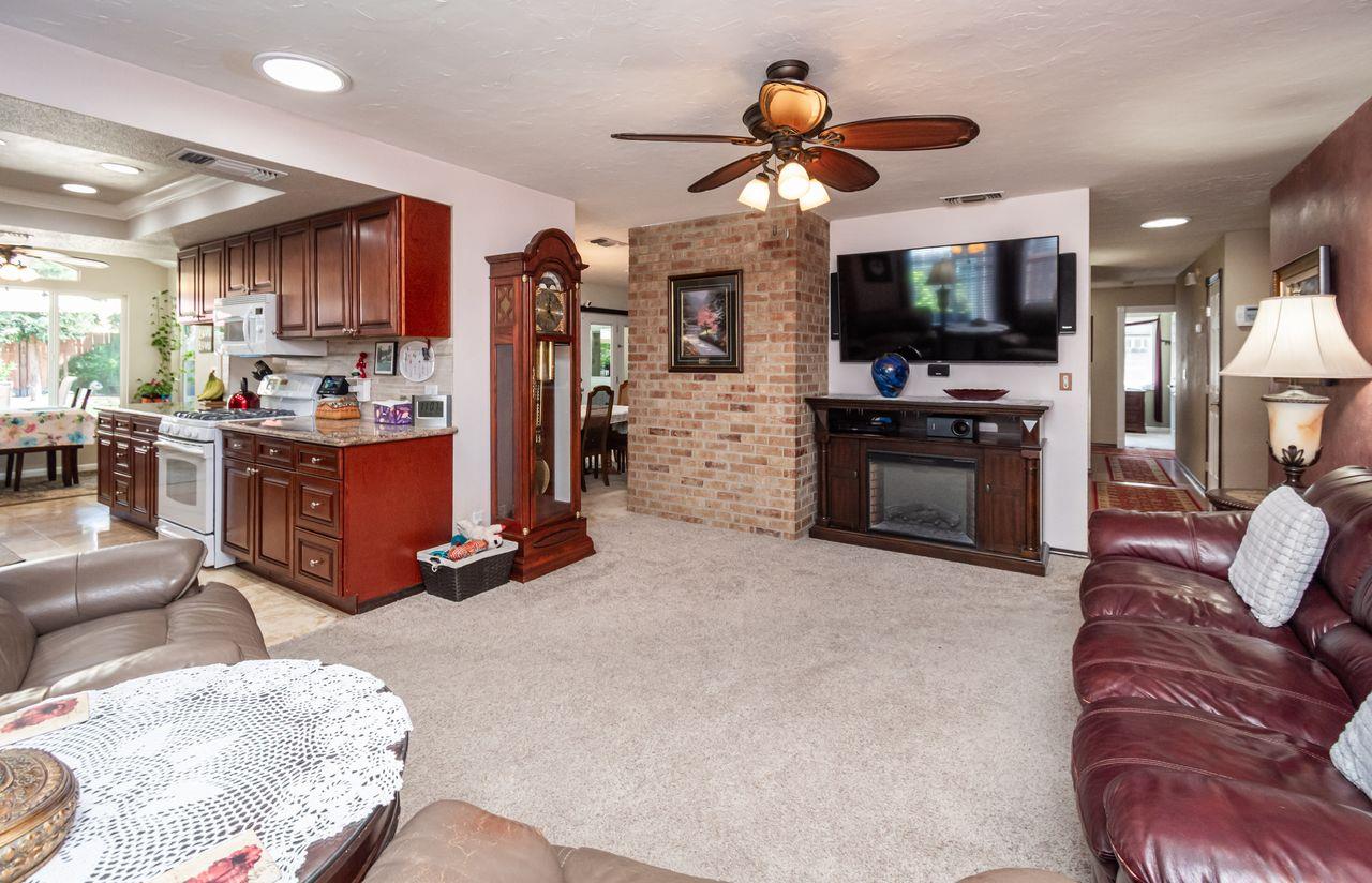 Detail Gallery Image 11 of 43 For 3009 Heirloom Way, Sacramento,  CA 95826 - 4 Beds | 2 Baths