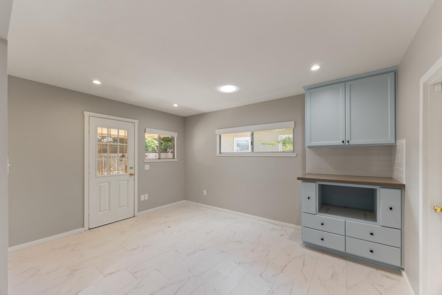 Detail Gallery Image 13 of 31 For 2743 Kroy Way, Sacramento,  CA 95817 - 3 Beds | 1 Baths